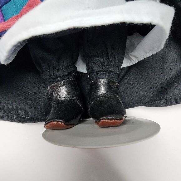 Vintage Springfield Amish Girl Doll 9.5" Holding A Quilt - Picture 6 of 7